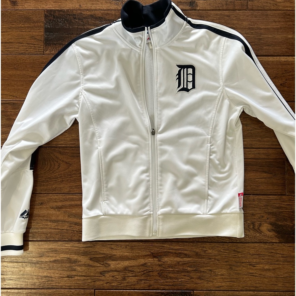 Detroit Tigers - women’s zipup - size Medium